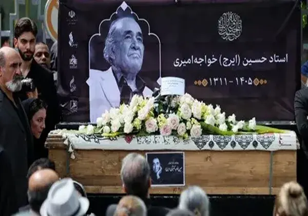 ببینید / آوازخوانی اعلیرضا افتخاری، در مراسم تشییع زندهیاد ایرج