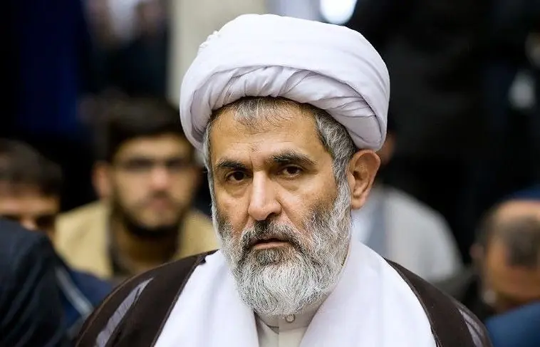 تصاویری جدید از حسین طائب در بیت دو مرجع تقلید در قم