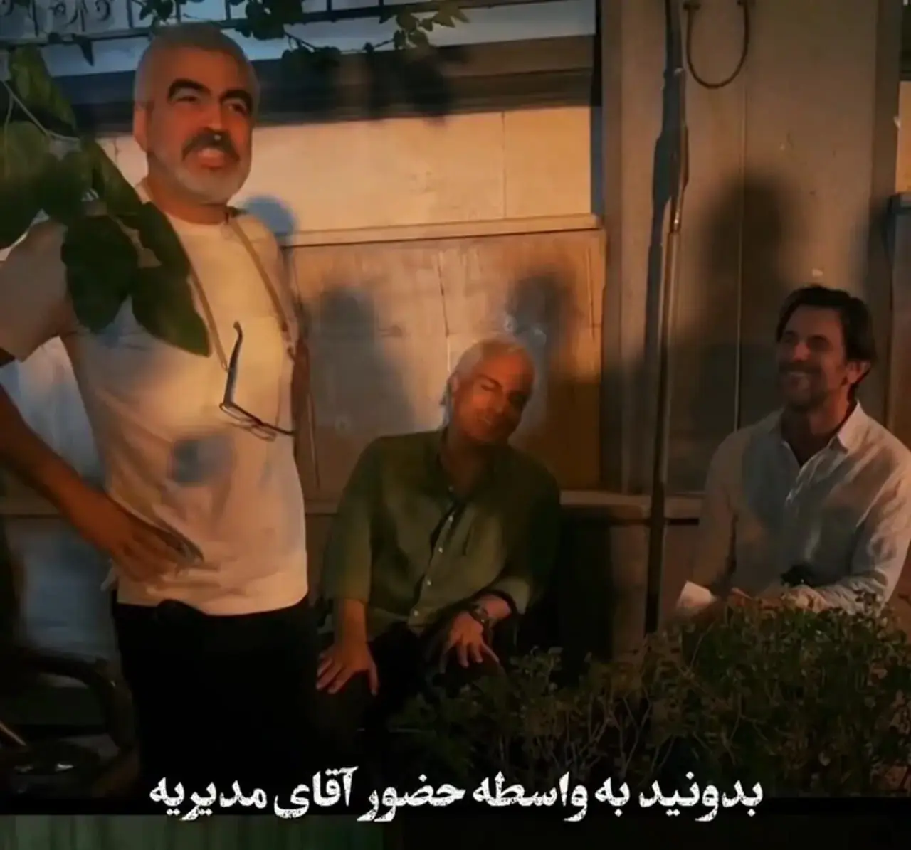 تقدیر سروش صحت از مهران مدیری در پشت صحنه یک فیلم+ فیلم