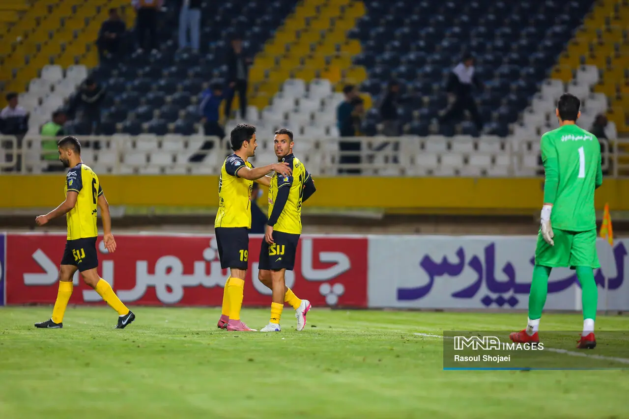 ساعت پخش زنده بازی سپاهان و چادرملو + پخش آنلاین