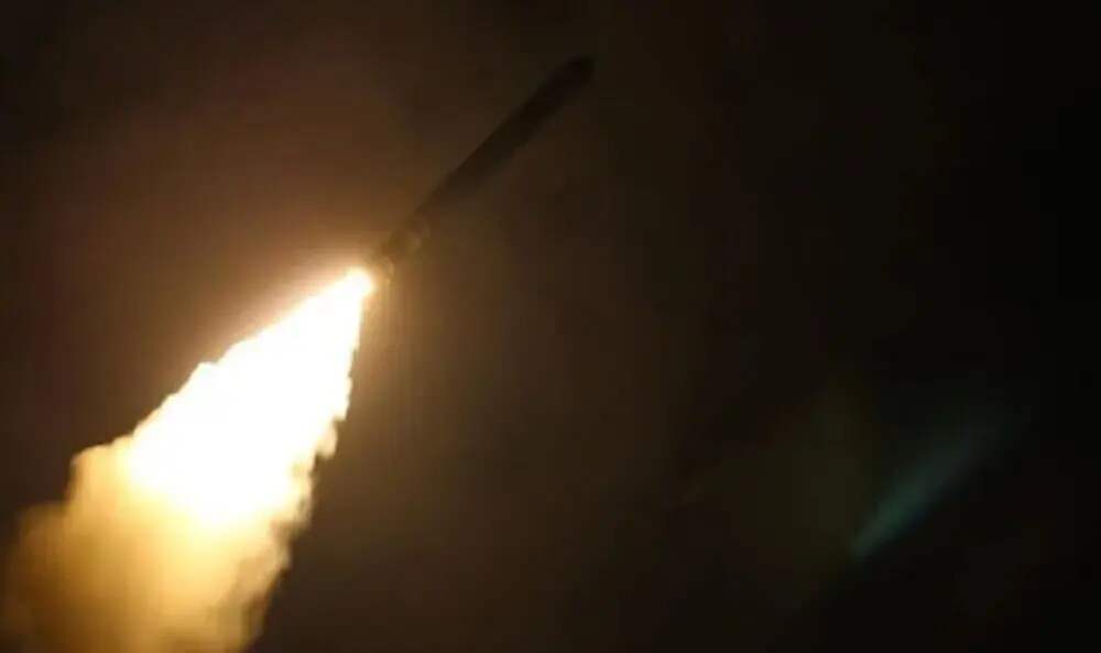 حمله موشکی ارتش یمن به بندر المخاء عربستان