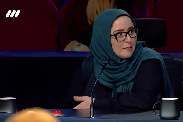 ژاله صامتی اثری کمدی به صحنه میبرد
