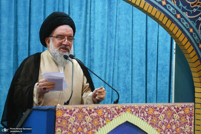 احمد خاتمی: گزینهای که میگوید «فقط جنگ»، گزینه قرآنی نیست/ پیامبر اکرم (ص) حدود ۸۰ جنگ داشت، اما صلح هم داشت/ برخی میگویند هرکس غیر از فقط صلح را بگوید، همراه اسرائیلیهاست؛ از خدا نمیترسید که با این ادبیات سخن میگویید؟