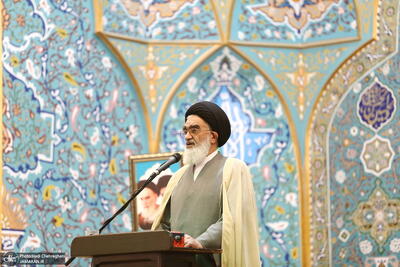 امام جمعه قم: امر به معروف و نهی از منکر برای جذب است نه دفع/ وقتی آمر و ناهی احکام شرعی این کار را نمیدانند و از روی غیظ و غضب دیگران را امر و نهی میکنند باعث تفرقه جامعه میشوند/ امر به معروف و نهی از منکر برای اصلاح جامعه است