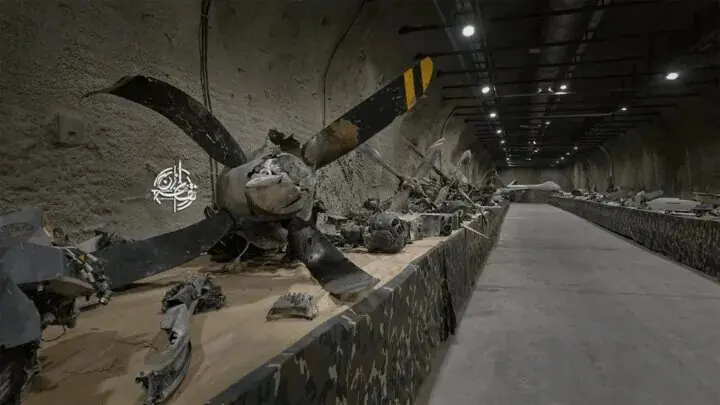 ببینید | برای نخستینبار؛ نمایش انبوه پهپادهای ساقطشده آمریکایی در یک پایگاه زیرزمینی سپاه