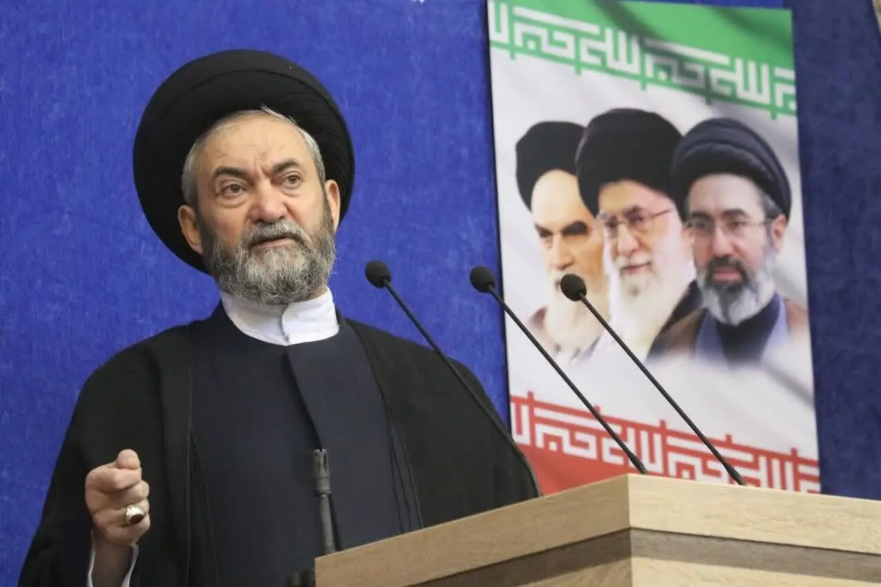  امام جمعه اردبیل: هم استانی ها با انصاف و مروت از مهمانان تابستانی پذیرایی کنند