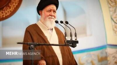  امام جمعه مشهد: دشمن می‌خواهد بی‌بندوباری را عادی کند/ برخی می‌گویند ما به دنبال زندگی راحتیم و باید انرژی هسته‌ای و تنگه هرمز را رها کنیم اما... - مردم سالاری آنلاین