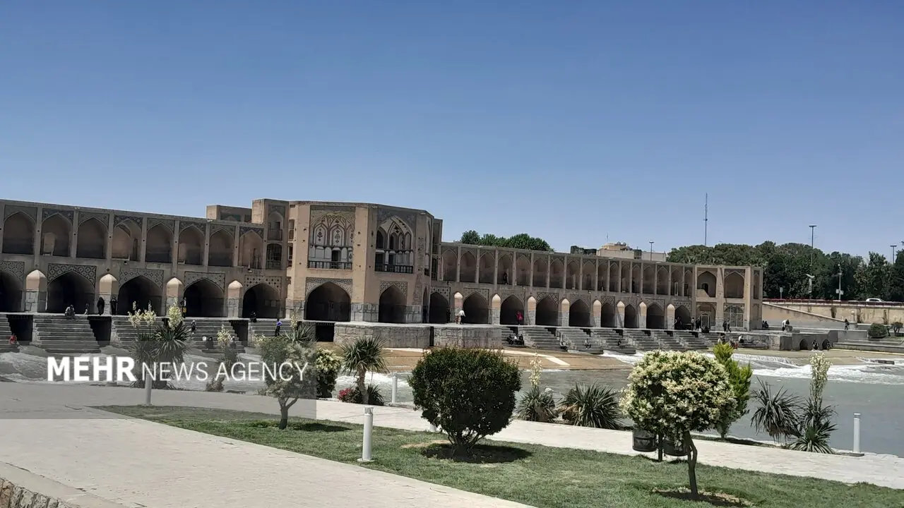  کیفیت قابل قبول هوای اصفهان؛ سپاهان‌شهر بنفش و خمینی‌شهر قرمز شد