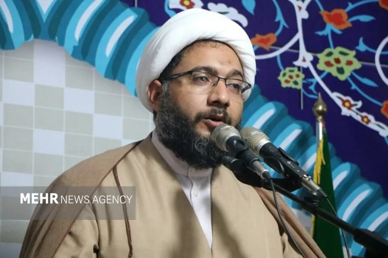 امام جمعه حاجیآباد: گرانی بنزین، فشار مضاعفی بر مردم وارد میکند