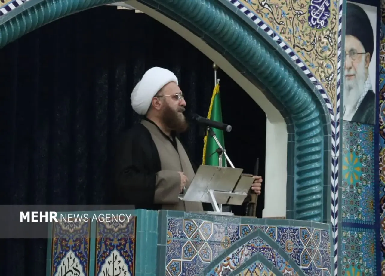  امام جمعه فومن: جنگ ترکیبی امروز نیازمند مدیریت همه‌جانبه است