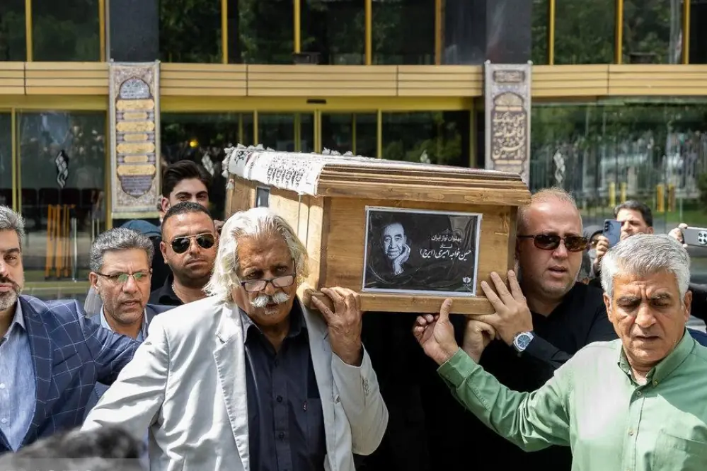 پهلوان آواز ایران با حضور چهرههای موسیقی بدرقه شد؛ روایت هنرمندان از ایرج خواجهامیری