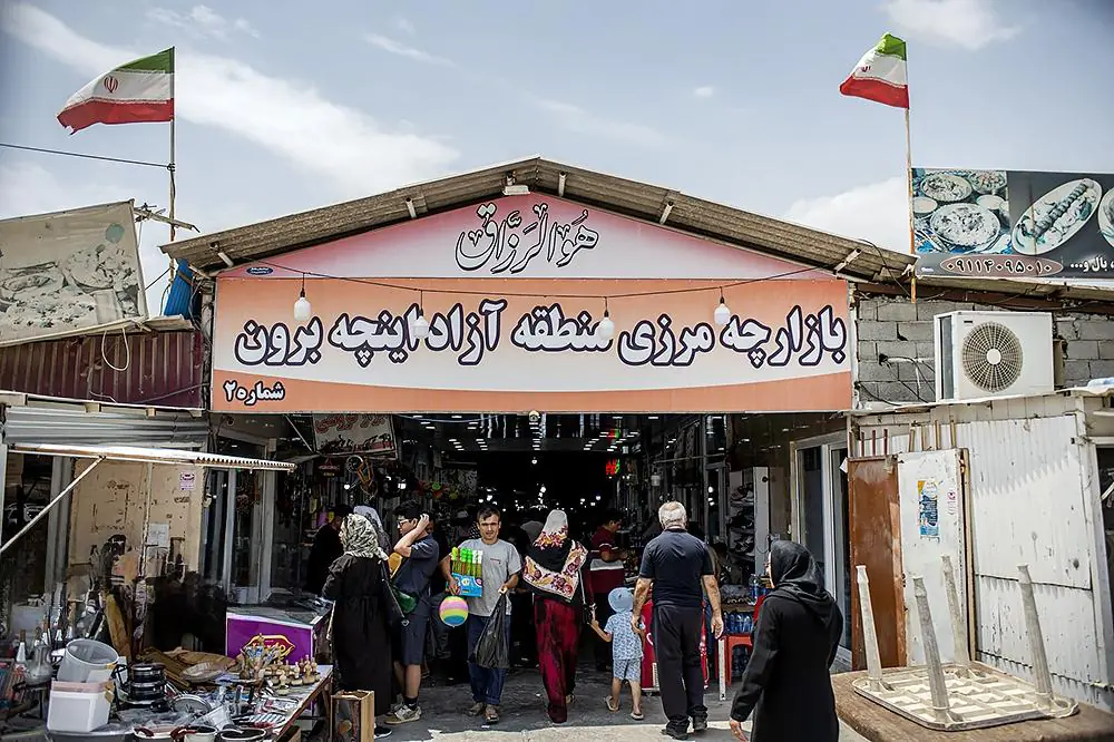 قطار اینچهبرون پشت چراغ دولت