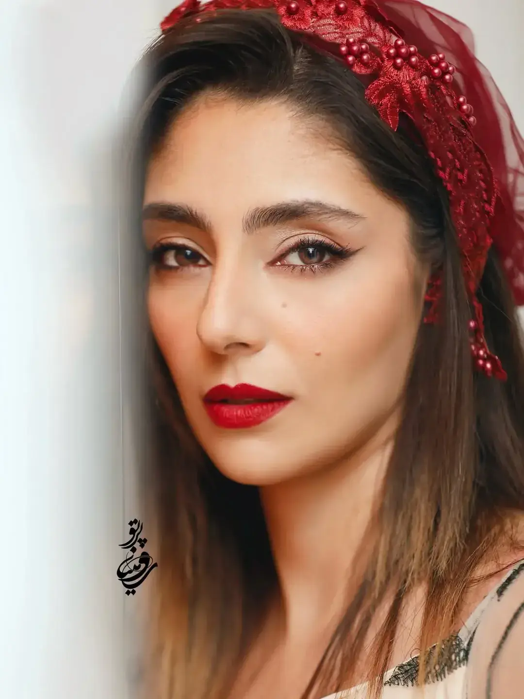 هستی مهدویفر با این استایل گلدار جلب توجه کرد