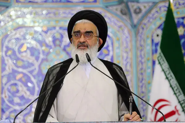 خطیب نماز جمعه قم: قطعه قطعه کردن جامعه با عناوین و برچسبهای مختلف برخلاف مصلحت نظام است