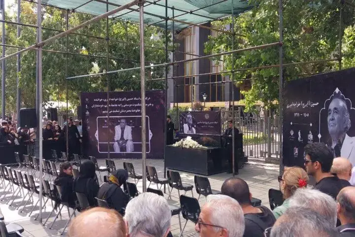 تشییع ایرج در تالار وحدت آغاز شد