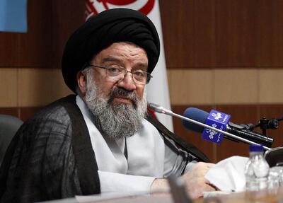  خاتمی امام جمعه تهران: گزینه «فقط جنگ و لاغیر» را نمی‌توان گزینه‌ای کاملاً قرآنی دانست / پیامبر (ص) ۸۰ جنگ داشت اما صلح هم داشت