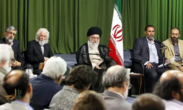 قابی متفاوت از حضور رهبر شهید انقلاب در مراسم عزاداری شهادت امام رضا(ع) + فیلم