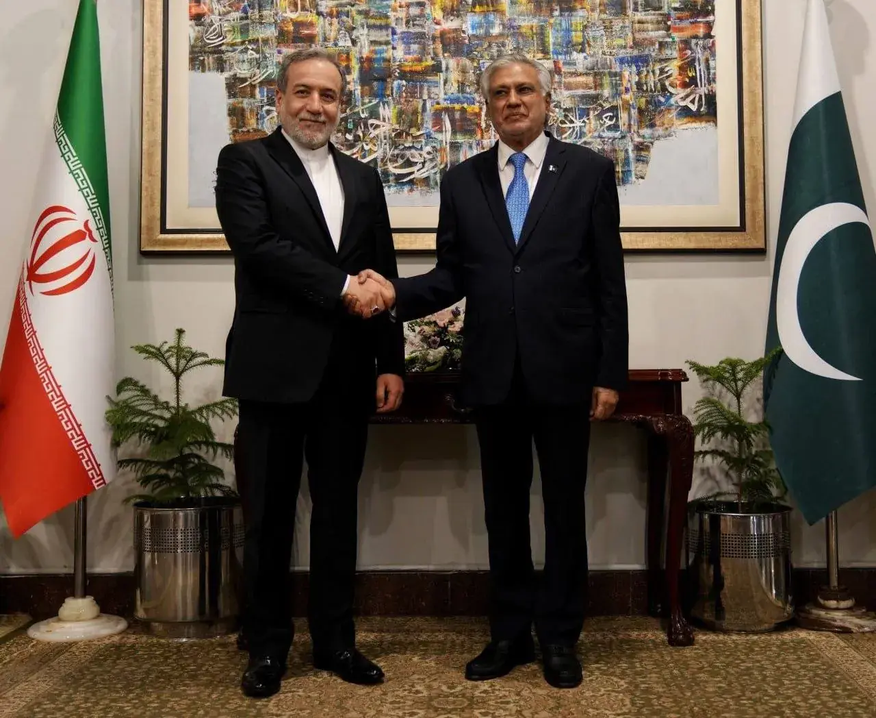  پیام تبریک وزیر امور خارجه به همتای پاکستانی به مناسبت روز استقلال این کشور