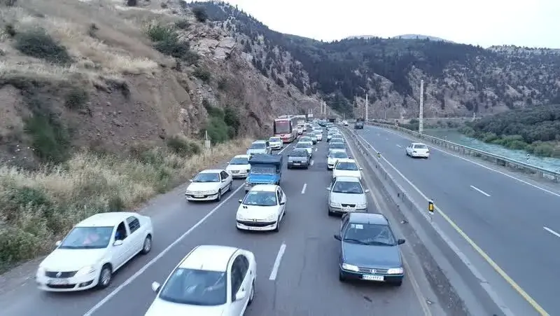ترافیک سنگین در محور رشت_قزوین/ممنوعیت تردد کامیونها تا ۲۴ مرداد