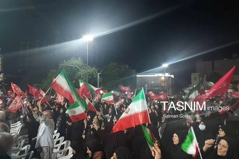 پرچمهای عشق به وطن در صدوشصتوششمین شب اقتدار سمنان برافراشته شد - تسنیم