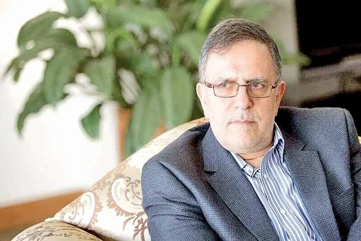 رئیس کل اسبق بانک مرکزی: باید با تمام توان از تبدیل تورم بالا به اَبَرتورم جلوگیری کرد