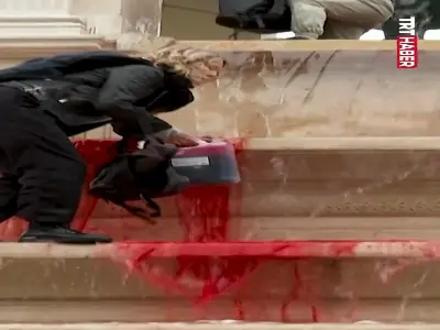فواره سرخ پاریس؛ نماد «نسلکشی» در غزه