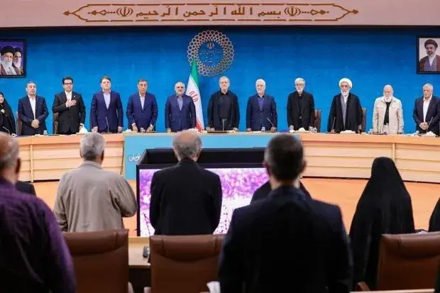 مشاور سید محمد خاتمی: دولت یک تنه در برابر فشارهای داخلی و خارجی ایستادگی نمود