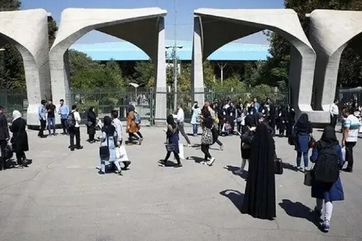  رئیس دانشگاه تهران: چیزی به اسم گشت حجاب برای سال تحصیلی جدید در دانشگاه نداریم/ دانشگاهی بدون چارچوب برای ورود و خروج هم نداریم
