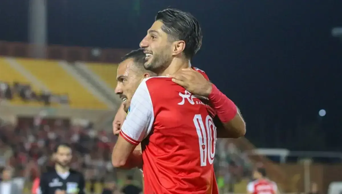 پرسپولیس با برتری ۲ بر صفر به رختکن رفت؛ درخشش محبی و عمری
