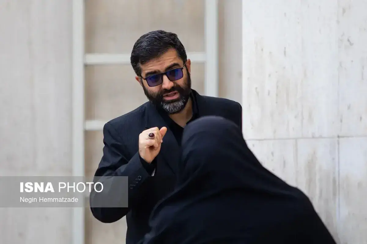 نطق خبرساز چهره موافق گرانی بنزین روی آنتن زنده