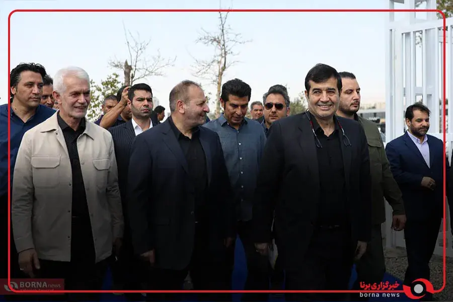  بازدید احمد دنیامالی، وزیر ورزش و جوانان و هیات همراه از نخستین زمین چمن بین المللی هاکی در ورزشگاه آزادی