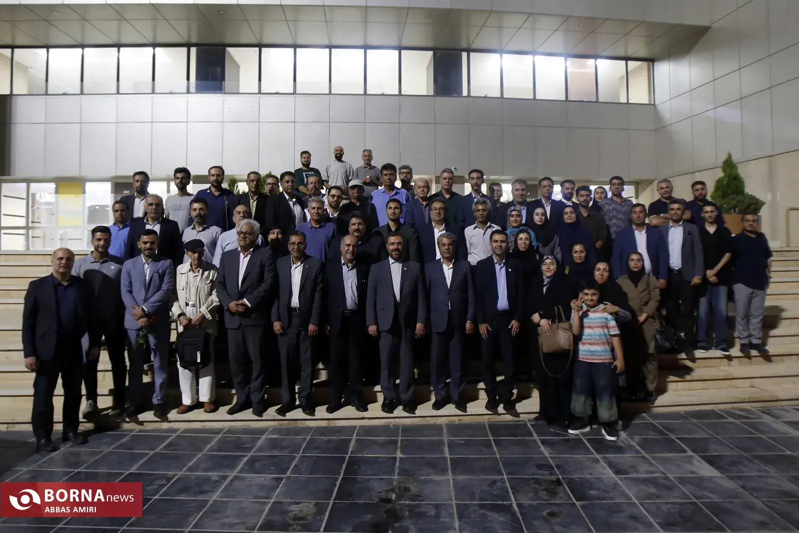  نشست صمیمی استاندار فارس با ورزشی‌نویسان و عکاسان ورزشی