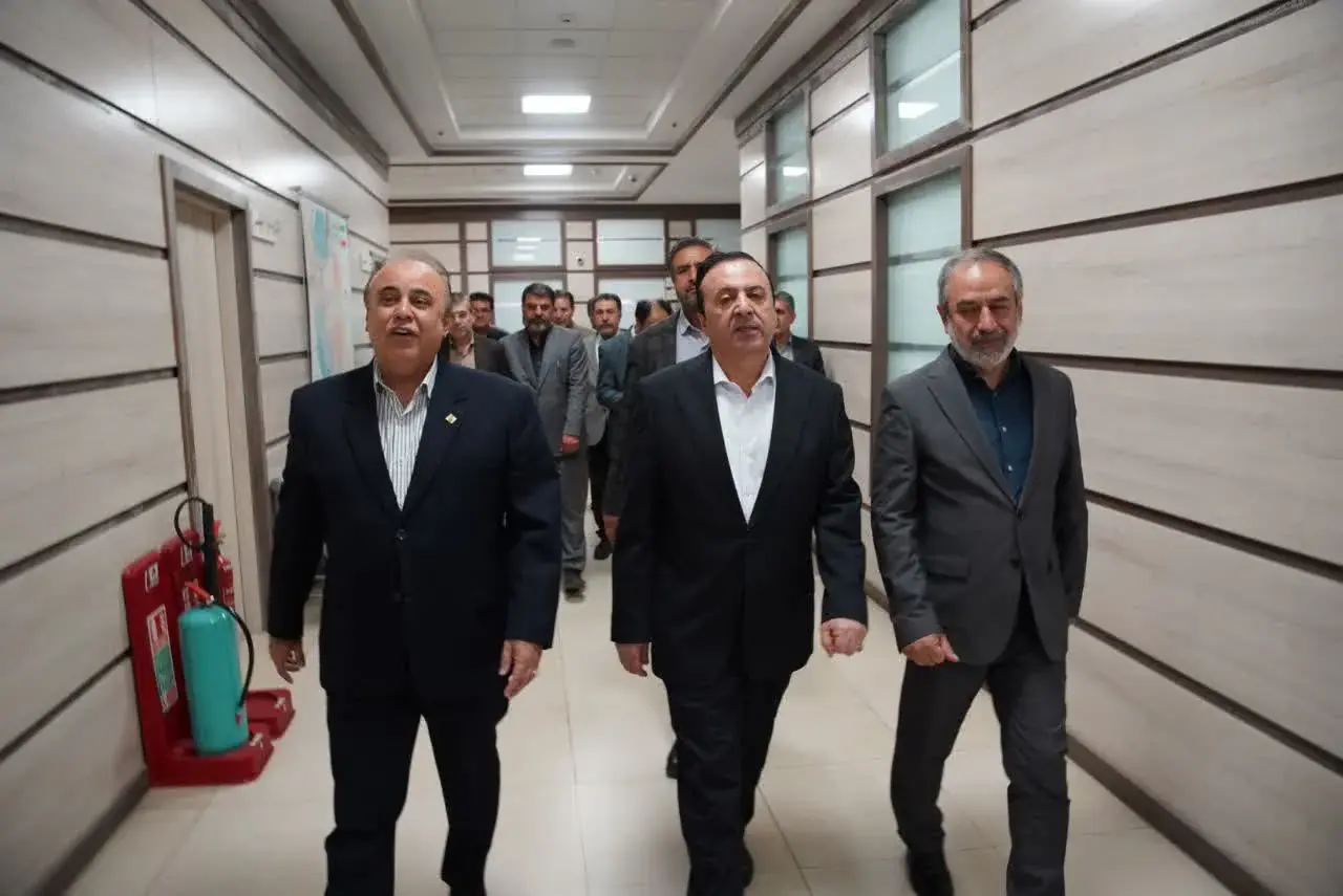 بازدید استاندار قزوین از شرکت شهرکهای صنعتی استان