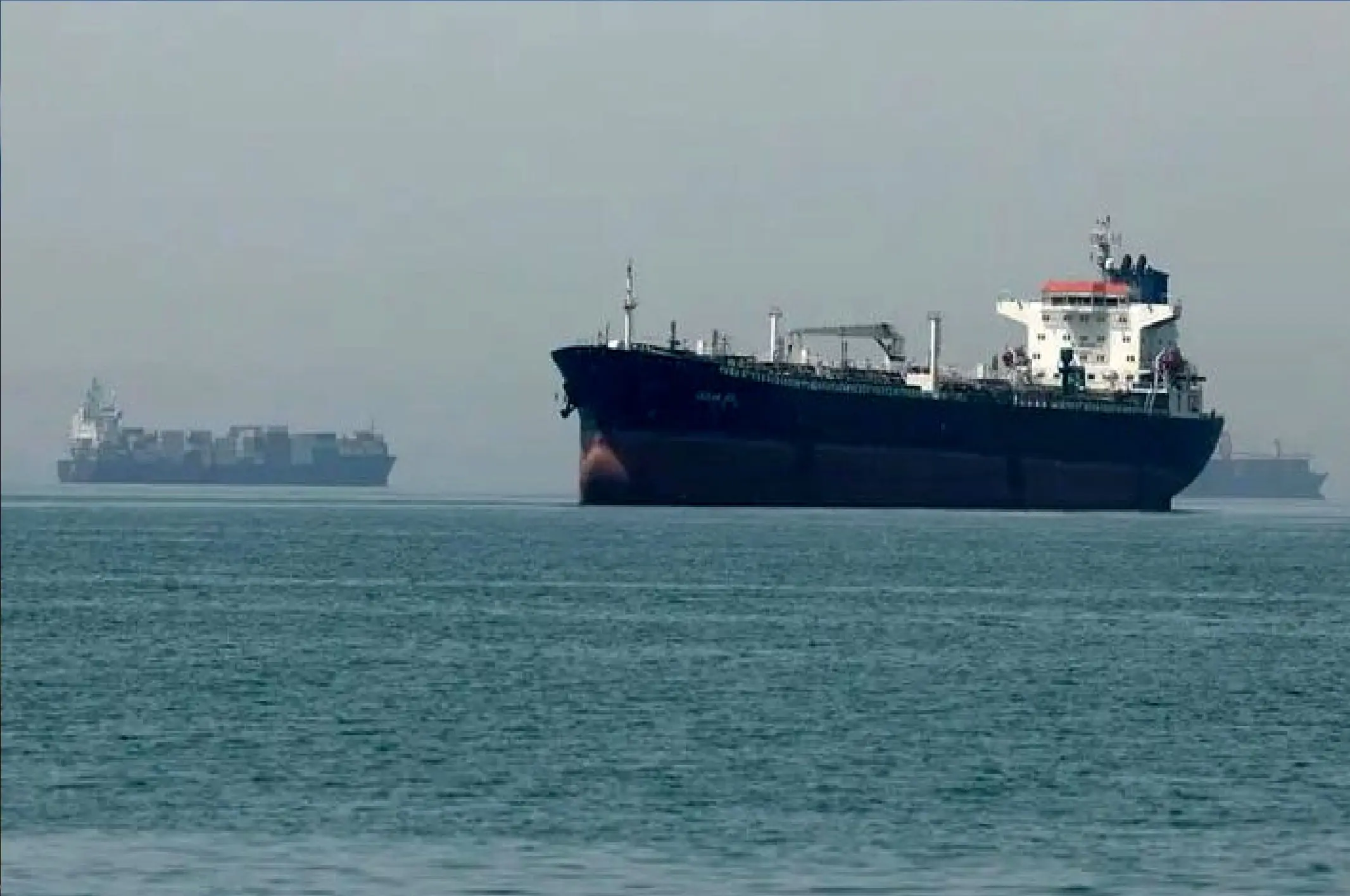  ارزیابی مشاور مؤسسه کوئینسی از وضعیت تنگه هرمز/ ترامپ می‌گوید تنگه باز شده است و آمریکایی‌ها واقعیت متفاوتی می‌بینند