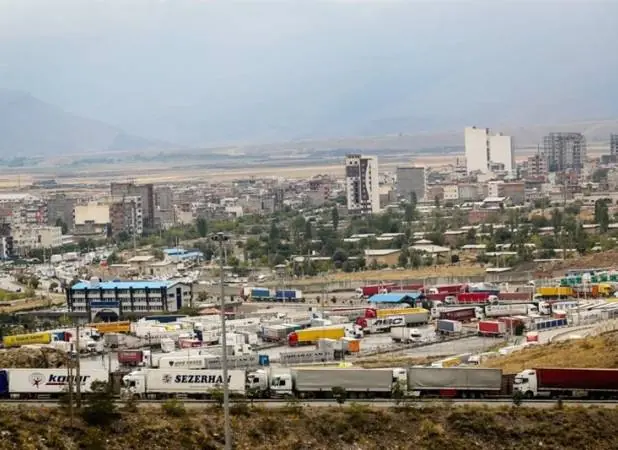 وعده کاهش ایستایی کامیونها در مرز بازرگان به 4 روز - اکونیوز