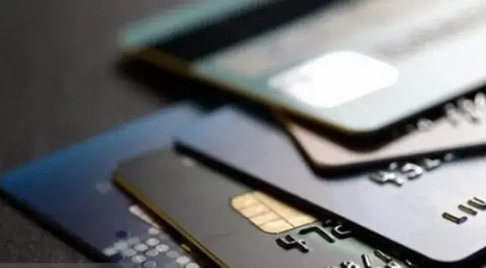  وزارت اقتصاد صرفاً مسئول انتقال سهمیه سوخت به کارت بانکی است