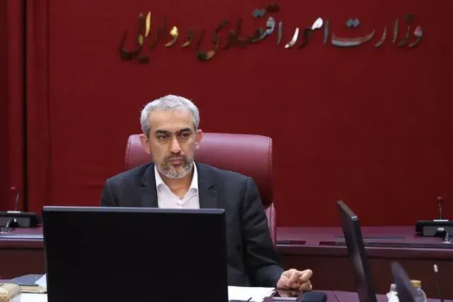 وزیر اقتصاد: تبدیل ارز در مرز و صدور «سفرکارت» برای گردشگران خارجی در راه است