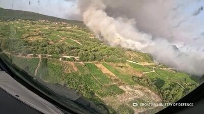  بمباران آبی مناطق گرفتار آتش‌سوزی در کرواسی