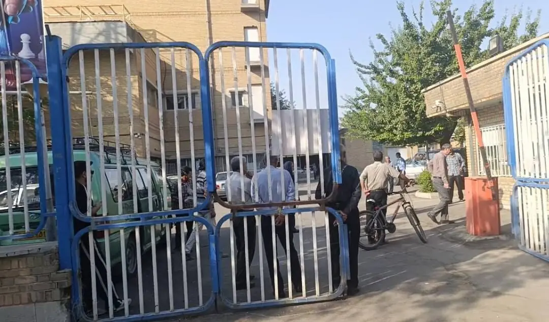 قطعی تلفن مردم، سرقت کافوی استانداری کرمانشاه؛ گل بود به سبزه نیز آراسته شد