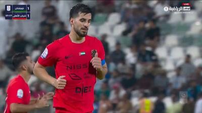 گل اول شباب الاهلی به الخلیج خور فکان (عزت اللهی روی پاس آزمون)