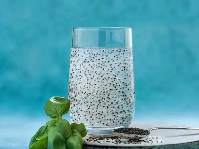 تخم شربتی واقعاً جلوی کمآبی بدن را میگیرد؟