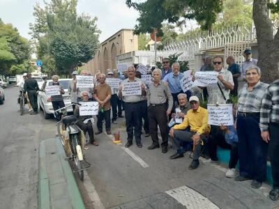  تجمع دوباره بازنشستگان فولاد اصفهان/ مشکلات بیمه‌ای حل نشد!