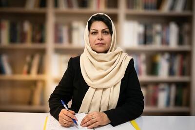 بانوی نویسندهای که با شخصیت کتابهایش زندگی میکند