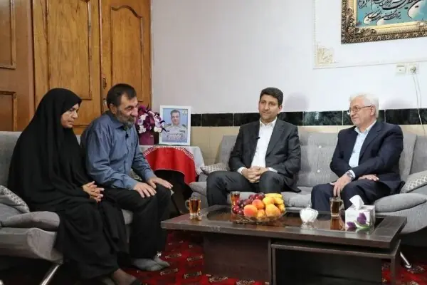 خدمت به خانواده شهدا افتخار بزرگی برای مسئولان است