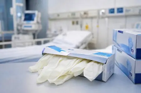 فروش دستکش پزشکی بالاتر از قیمت مصوب؛ چرا سازمان غذا و دارو واردات را فعال کرد؟