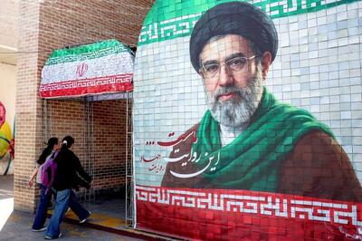 رهبری ایران ساختار امنیتی کشور را برای «جنگی طولانی» بازآرایی میکند/ انتصابهای اخیر نشان میدهد تهران در تلاش است دیپلماسی را با برداشت سختگیرانهتری از بازدارندگی تلفیق کند