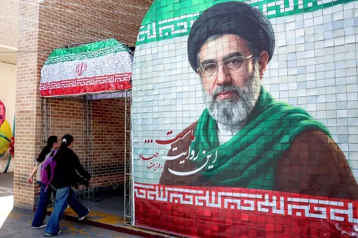 رهبری ایران ساختار امنیتی کشور را برای «جنگی طولانی» بازآرایی میکند/ انتصابهای اخیر نشان میدهد تهران در تلاش است دیپلماسی را با برداشت سختگیرانهتری از بازدارندگی تلفیق کند