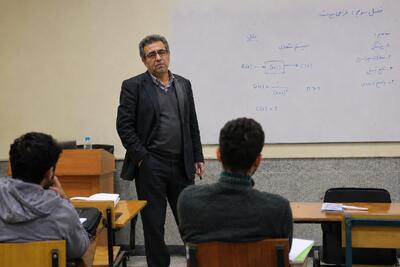  از انقلاب فرهنگی تا گزینش‌های ایدئولوژیک؛ دانشگاه‌های ایران چرا از جهان علم عقب افتادند؟/ کسی که اوایل انقلاب استاد اخراج می‌کرد خودش بعدتر اخراج شد