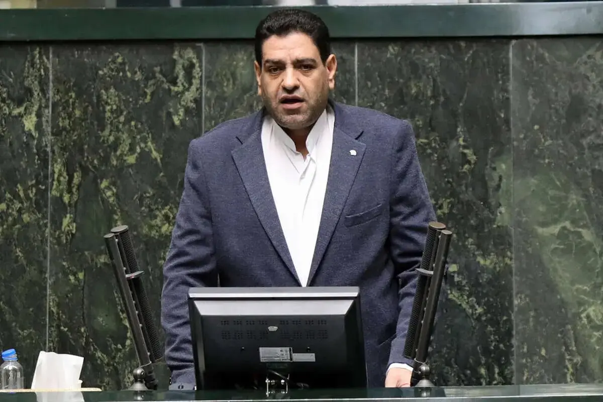 نماینده مجلس: هیچ جریانی نباید مجوز تخریب پزشکیان را داشته باشد/ وقتی تصمیمی مثل مذاکره در سطوح عالی نظام گرفته میشود، همه باید از آن تبعیت کنند