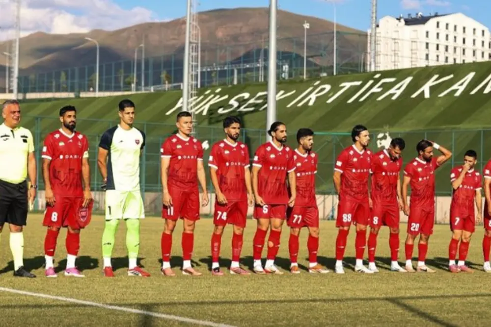 شمس آذر -پرسپولیس/ قزوین، چشمانتظار یک بازی تهاجمی و پرگل+ترکیب پرسپولیس